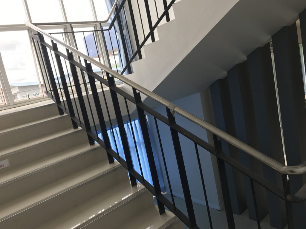 ราวบันไดสแตนเลส 304 ราคาถูก